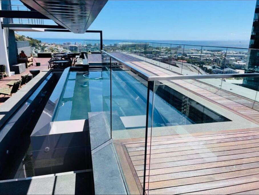 Skyline Views Stylish Studio With Pool, Parking No Load Shedding كيب تاون المظهر الخارجي الصورة