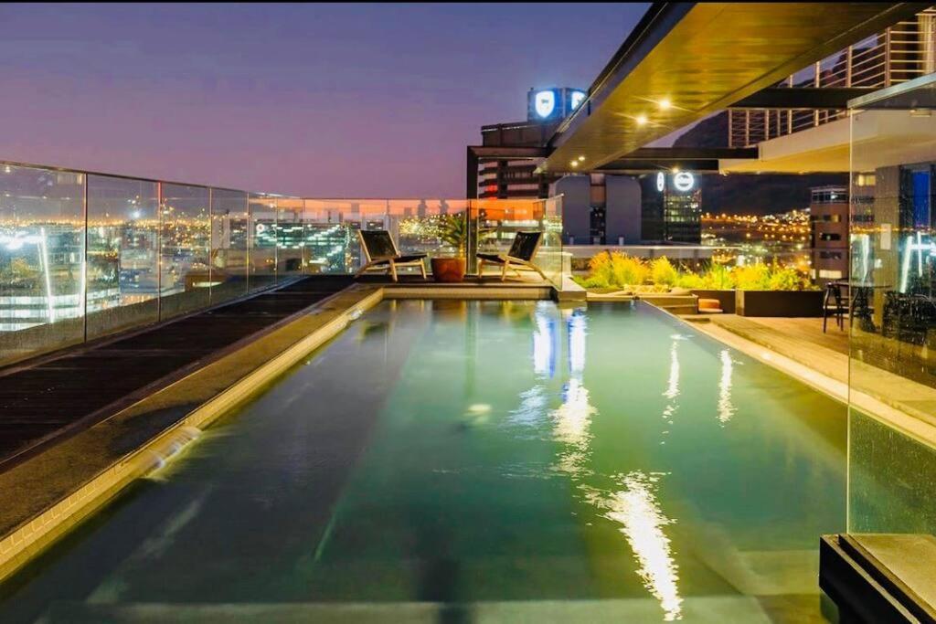 Skyline Views Stylish Studio With Pool, Parking No Load Shedding كيب تاون المظهر الخارجي الصورة