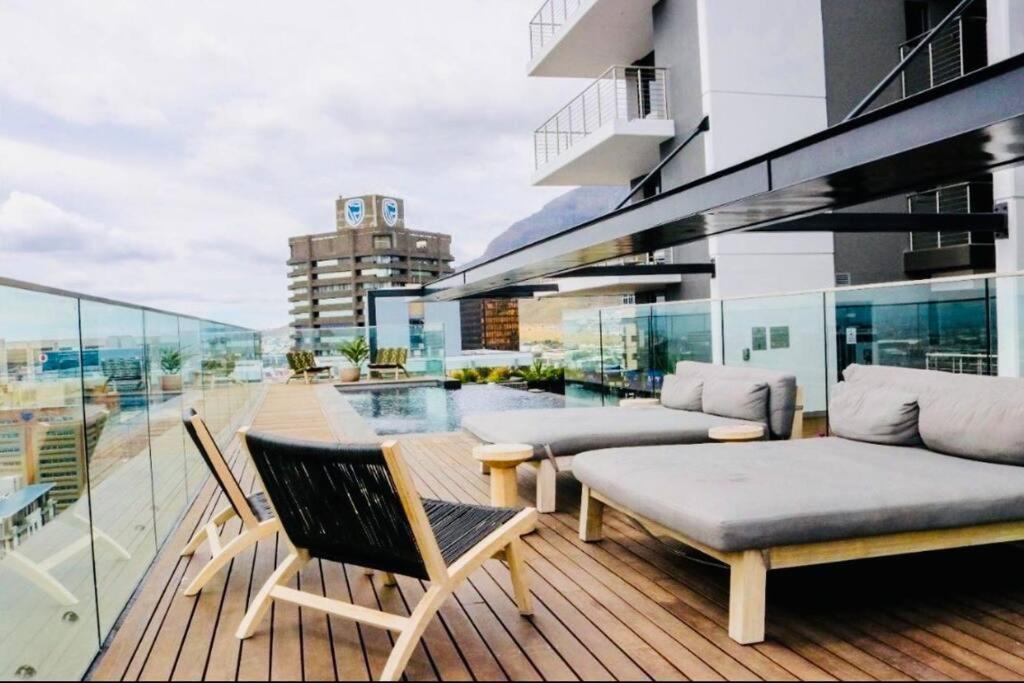 Skyline Views Stylish Studio With Pool, Parking No Load Shedding كيب تاون المظهر الخارجي الصورة