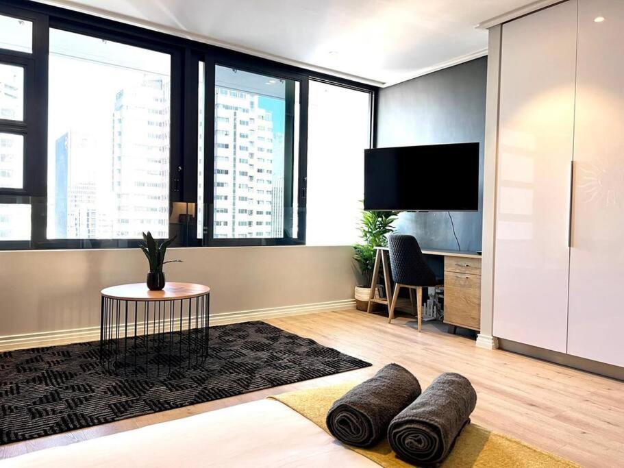 Skyline Views Stylish Studio With Pool, Parking No Load Shedding كيب تاون المظهر الخارجي الصورة